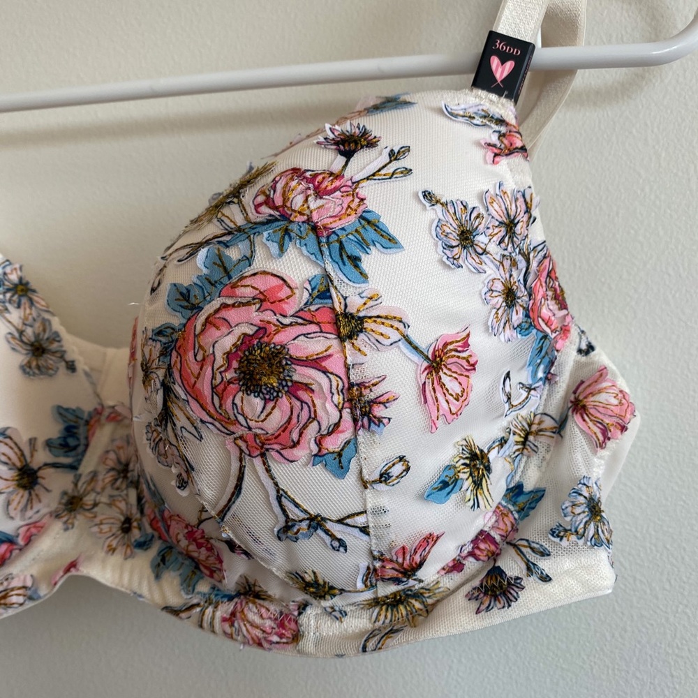 NWT Floral Victoria’s Secret Bra 36DD - Picture 3 of 3